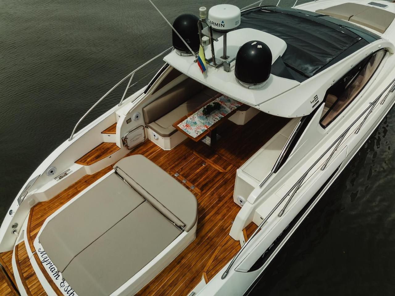 Yate De Lujo Azimut 52 Hotel en barco