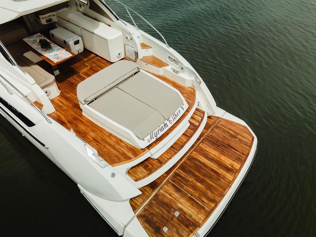 Hotel en barco Yate De Lujo Azimut 52