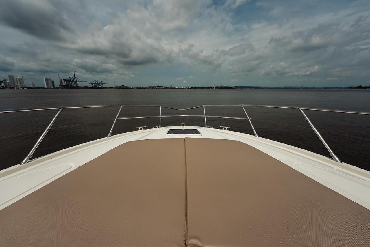 Hotel en barco Yate De Lujo Azimut 52 *