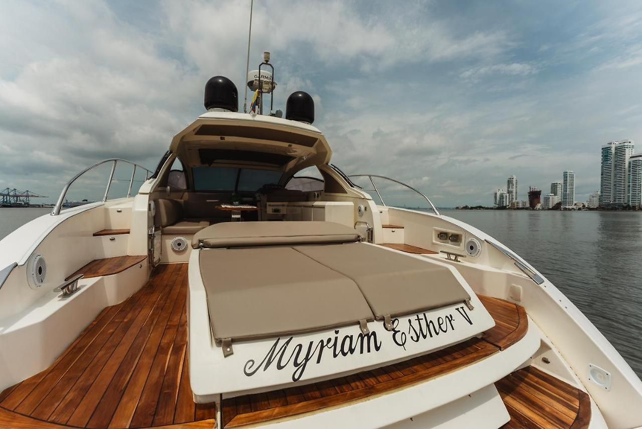 Hotel en barco Yate De Lujo Azimut 52