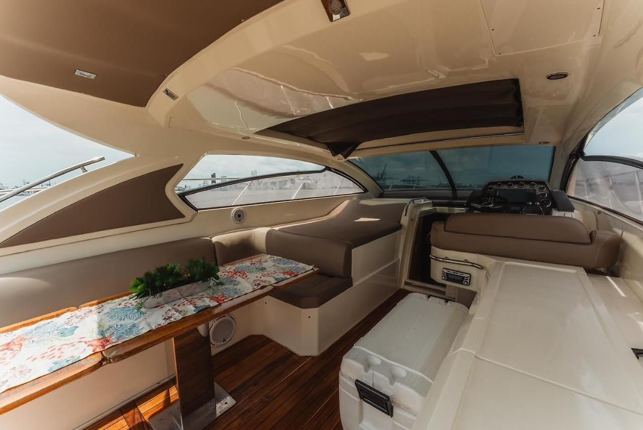Hotel en barco Yate De Lujo Azimut 52