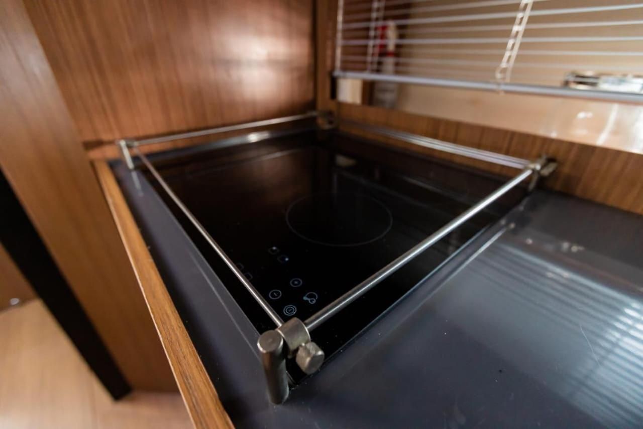 Hotel en barco Yate De Lujo Azimut 52 *