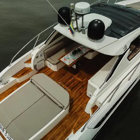 Yate De Lujo Azimut 52 Hotel en barco
