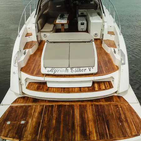 Hotel en barco Yate De Lujo Azimut 52 *