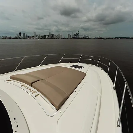 Hotel en barco Yate De Lujo Azimut 52 Cartagena