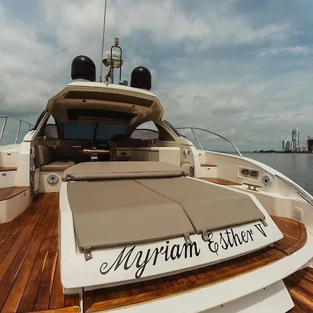 Hotel en barco Yate De Lujo Azimut 52