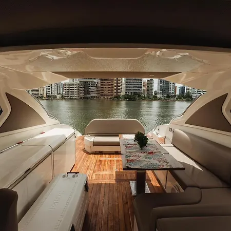 Hotel en barco Yate De Lujo Azimut 52