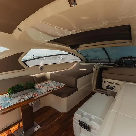 Hotel en barco Yate De Lujo Azimut 52