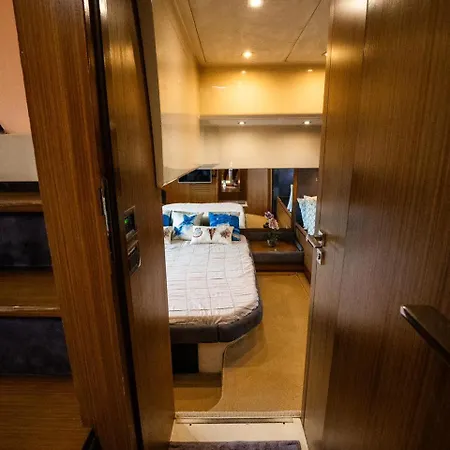 Hotel en barco Yate De Lujo Azimut 52
